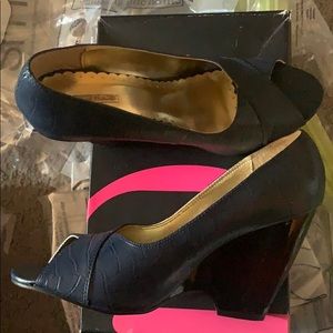 Blue and brown wedges